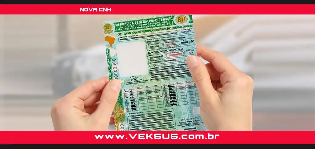 MUDANÇAS GERAIS DA NOVA CNH Confira abaixo as principais mudanças referentes ao novo modelo da carteira de motorista: O campo de “Assinatura do Portador” agora fica abaixo da foto do motorista; O documento novo tem um campo para apresentar informações sobre possíveis restrições médicas dos condutores; As letras P apresentando permissão para dirigir, e a letra D apresentando motoristas que já tem a CNH definitiva, foram inclusas no documento; O novo modelo de CNH mostrará se o condutor utiliza a habilitação para exercer atividade remunerada; A nova CNH conta com o código MRZ (Machine Readable Zone ou Zona Legível por Máquina), mesmo usado em passaportes Informações em inglês e espanhol.